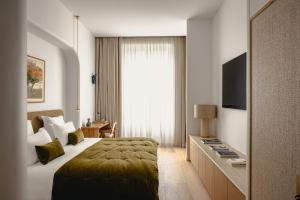 Телевизор и/или развлекательный центр в 1.75 Paris La Source