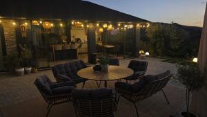 Patio nebo venkovní prostory v ubytování Above Village