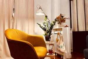 Χώρος καθιστικού στο Modern apartment in Courbevoie near the park