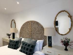 Postel nebo postele na pokoji v ubytování Horseshoe House at Pudleston Court + 6 fotografií