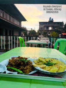 Jídlo v penzionu nebo okolí