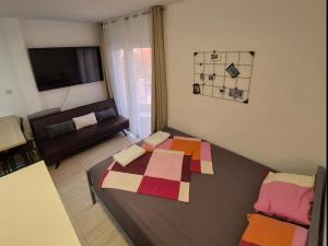 Ένα ή περισσότερα κρεβάτια σε δωμάτιο στο Calm Seaview Nest in Peyia PMP C111