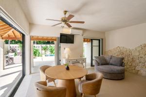 Posezení v ubytování THE GARDEN Bise ザガーデンビセ ｰ沖縄北部本部町備瀬にあるラグジュアリーヴィラｰ