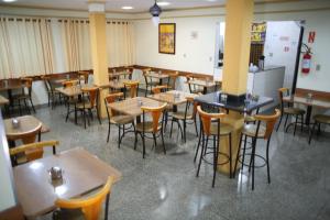 a restaurant with tables and chairs in a room at Hotel Graunas in São Carlos +17 photos