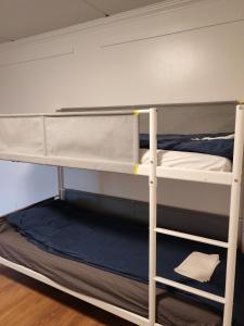 Ένα ή περισσότερα κρεβάτια σε δωμάτιο στο Room in Keflavík +1 φωτογραφίες