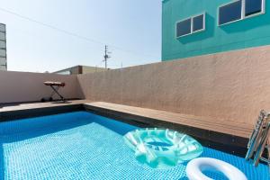 Bazén v ubytování Grandioso Okinawa Villa Kin 2 - Vacation STAY 63972v nebo v jeho okolí