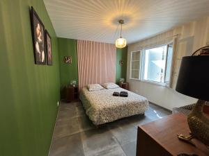 Ένα ή περισσότερα κρεβάτια σε δωμάτιο στο Charmante Maison Plage et Foret