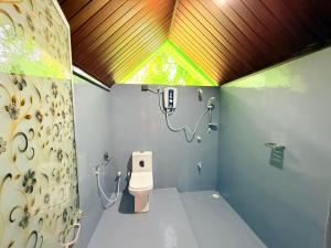 Koupelna v ubytování Kolla Watersong Eco Cabana Resort Sigiriya + 17 fotografií