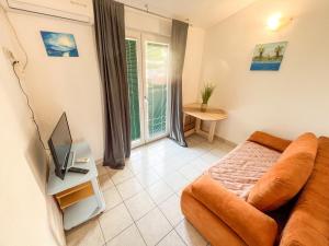 TV a/nebo společenská místnost v ubytování Apartments Natalika