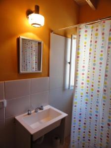 Bilik mandi di Complejo Toninas Norte