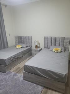 Gallery image of شقه إيجار wesal in Madīnat ash Shurūq +2 photos