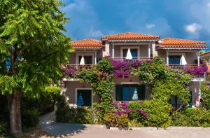 Vonkajšia záhrada v ubytovaní Lemonia Accommodations
