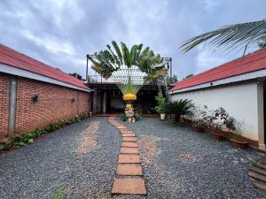 Budova, kde se ubytování v soukromí nachází + 11 fotografií