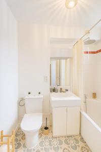 Ένα μπάνιο στο Studio lumineux et élégant au cœur de Lille