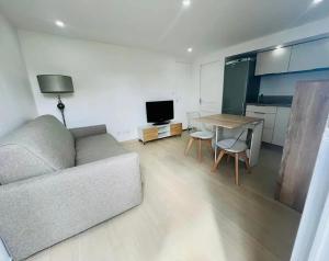 Et tv og/eller underholdning på Appartement Charmant à Mouans-Sartoux, 30 m²