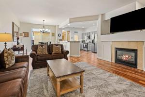 a living room with leather furniture and a fireplace at Old Mill Magic in Bend