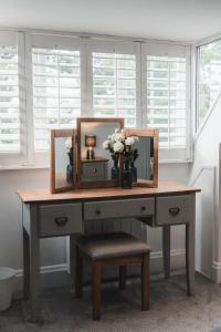 Ảnh trong thư viện ảnh của Charming 2-Bed House by Brookland Stays in Jersey Free Wi-Fi & Parking Included  +3 ảnh