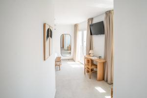 Μια τηλεόραση ή/και κέντρο ψυχαγωγίας στο Hotel Boutique Maram-Adults Only