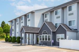 a large apartment building with a parking lot at Spark by Hilton Clarion in Clarion