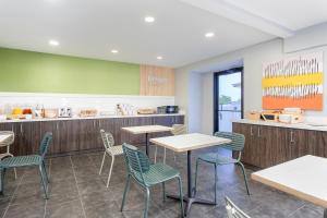a dining area with tables and chairs in a restaurant at Spark by Hilton Clarion in Clarion