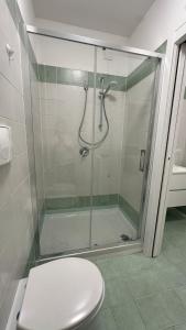 Koupelna v ubytování Confortevole appartamento vicino a San Raffaele Ospedale + 5 fotografií