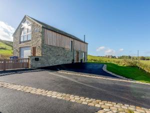 Cowlingにある2 Bed in Cowling 85669の石造りの家