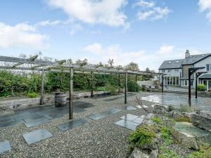 Hoone, kus puhkemaja asub