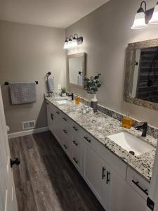 Fotografie z fotogalerie ubytování New Construction Home in Port Huron with Game Room v destinaci Port Huron