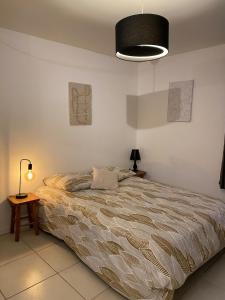 Postel nebo postele na pokoji v ubytování Small cocoon in city center