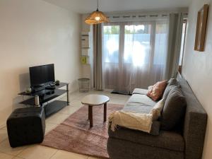 TV a/nebo společenská místnost v ubytování Small cocoon in city center