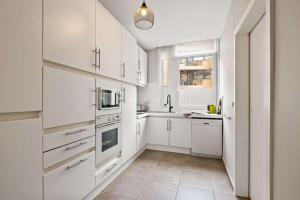 Η κουζίνα ή μικρή κουζίνα στο Huswell - Spacious house with 3 terraces