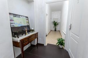 a hallway with a desk with a tv on top of it at Cavour Guest House in Ventimiglia