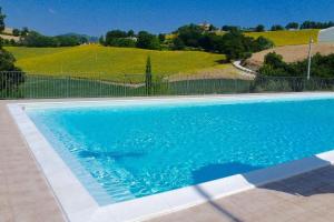 Πισίνα στο ή κοντά στο Serafini Home 34 con piscina e vista mozzafiato