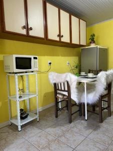 Kuchyň nebo kuchyňský kout v ubytování Quarto privativo Próx Centro e Rodoviária