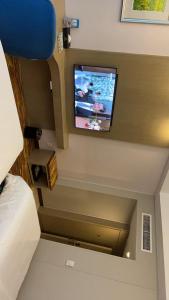 Televiisor ja/või meelelahutuskeskus majutusasutuses Vienna International Hotel