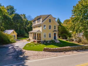 Το κτήριο όπου στεγάζεται  η παραθεριστική κατοικία