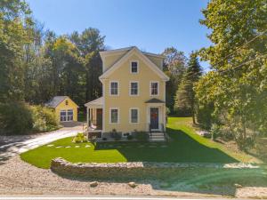 Το κτήριο όπου στεγάζεται  η παραθεριστική κατοικία