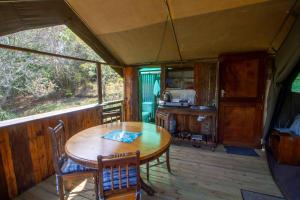 Η κουζίνα ή μικρή κουζίνα στο Wilderness Glamping Tents