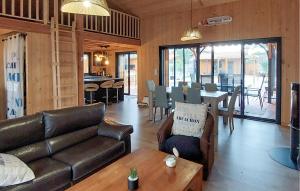 Et opholdsområde på Belle Maison Avec Piscine