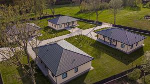 einen Blick über drei Häuser mit Dächern in der Unterkunft Kintu Perlas Villa - with optional Hot Tub on request in Kintai