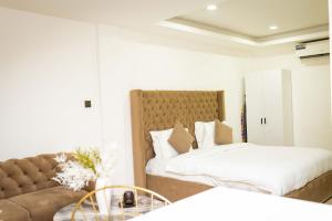 Ένα ή περισσότερα κρεβάτια σε δωμάτιο στο Libi Apartment-BlueWaters Property Mgt LTD +41 φωτογραφίες