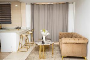 Χώρος καθιστικού στο Libi Apartment-BlueWaters Property Mgt LTD