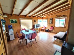 Svetainės erdvė apgyvendinimo įstaigoje Casadelaisla-Rilan