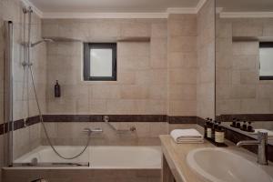 Vannituba majutusasutuses Lindian Dream Seaside Resort- Adults Only +74 fotot