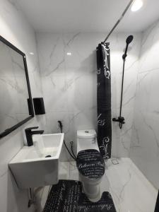 Koupelna v ubytování مبيت هوستل لاين