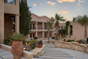 Tòa nhà nơi resort tọa lạc