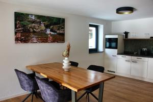 Η κουζίνα ή μικρή κουζίνα στο Annies Bergwelt Haus Waldherz