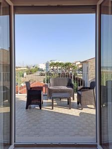 a patio with a table and chairs on a balcony at Colombo 477 Stanze Jazz, Soul, Classica in Civitanova Marche
