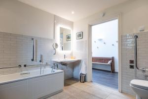 Koupelna v ubytování Missy's House in the Woods