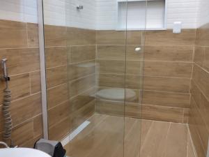 a shower stall with a toilet in a bathroom at Apartamento grande na Pedreira no coração da Cop 30 in Belém +17 photos
